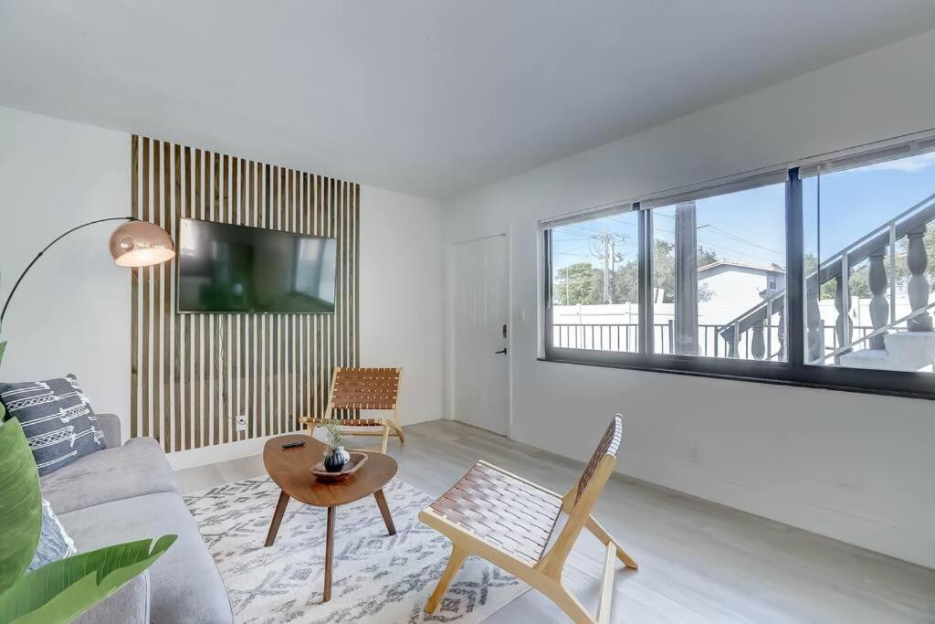Chic Retreat: 2Br Apartment! Fort Lauderdale Exterior photo