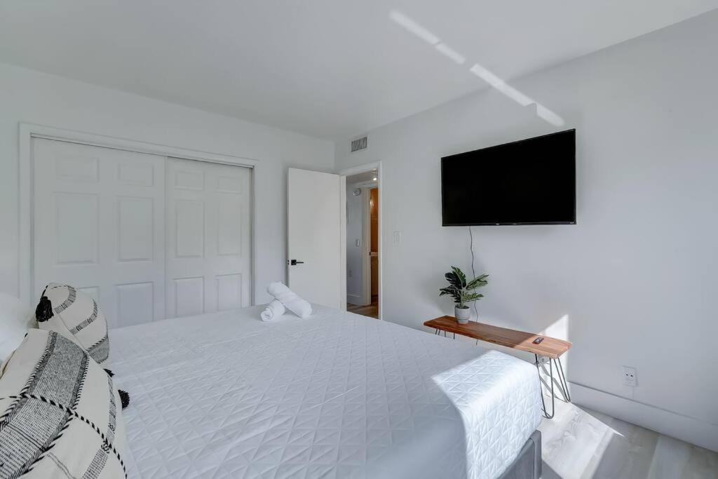 Chic Retreat: 2Br Apartment! Fort Lauderdale Exterior photo